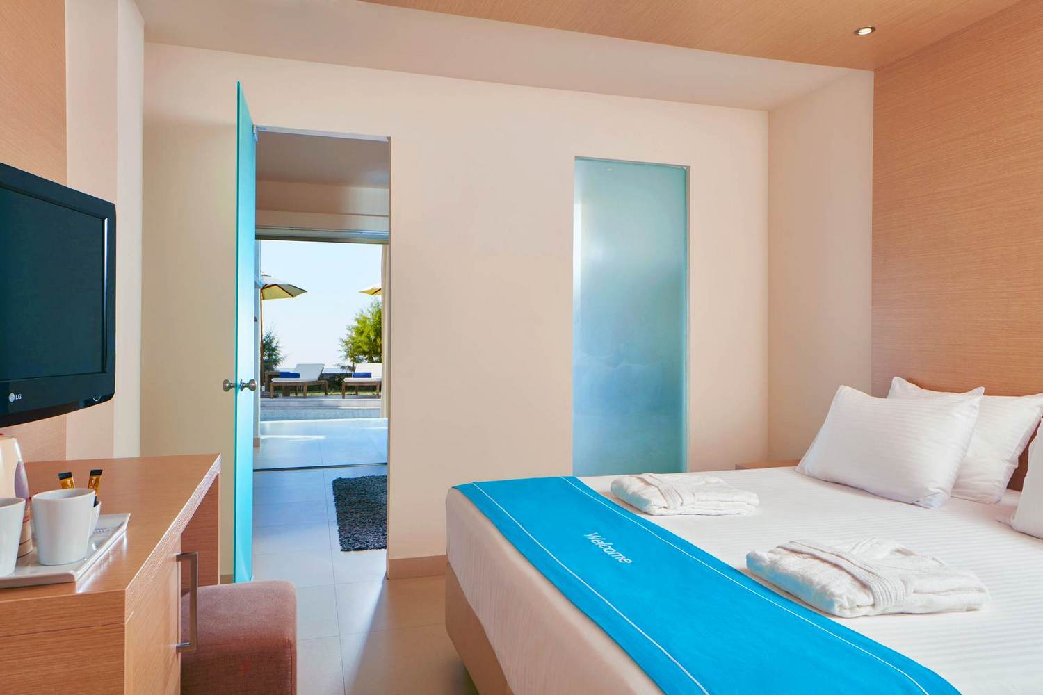 Island Hotel king size beds